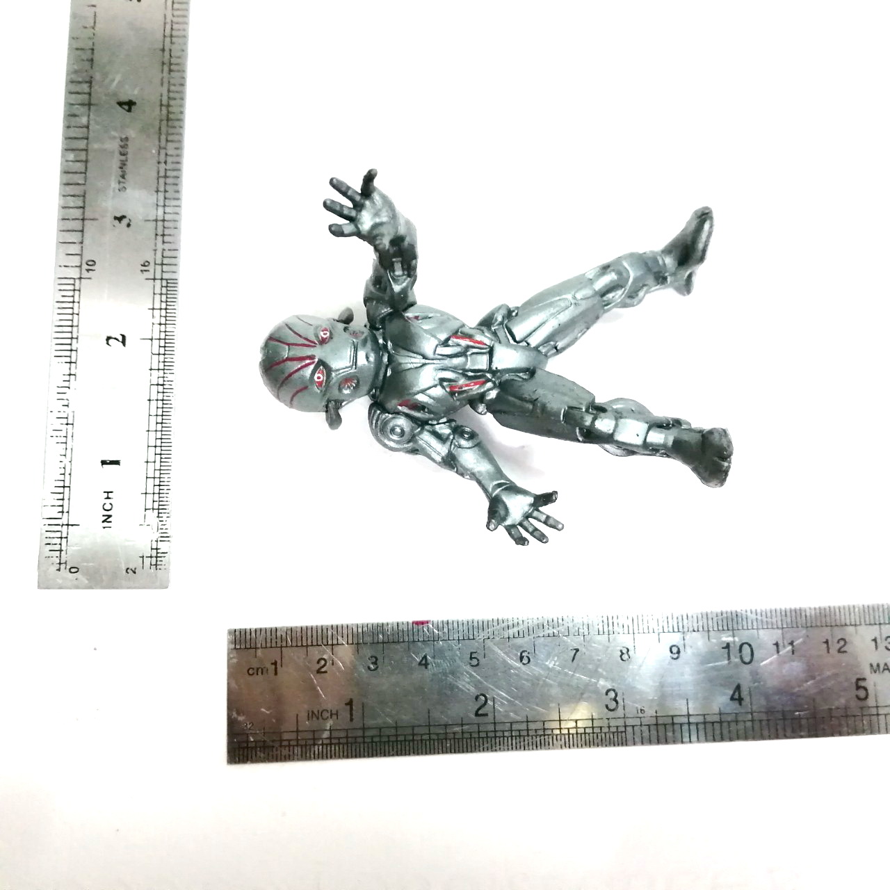 ตุ๊กตายางตัน อัลตรอน จาก อเวนเจอร์ เอจ ออฟ อัลตรอน ขนาดตามรูป ***มีรอยกาวใต้เท้า สภาพดี