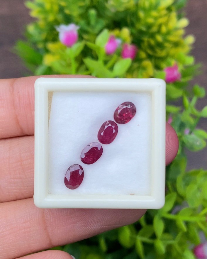 พลอย ทับทิม (Ruby Sapphire) 4 เม็ด 1.77 กะรัต (Cts.) พลอยแท้ อัญมณีมงคลประจําวันเกิด เครื่องประดับพลอย