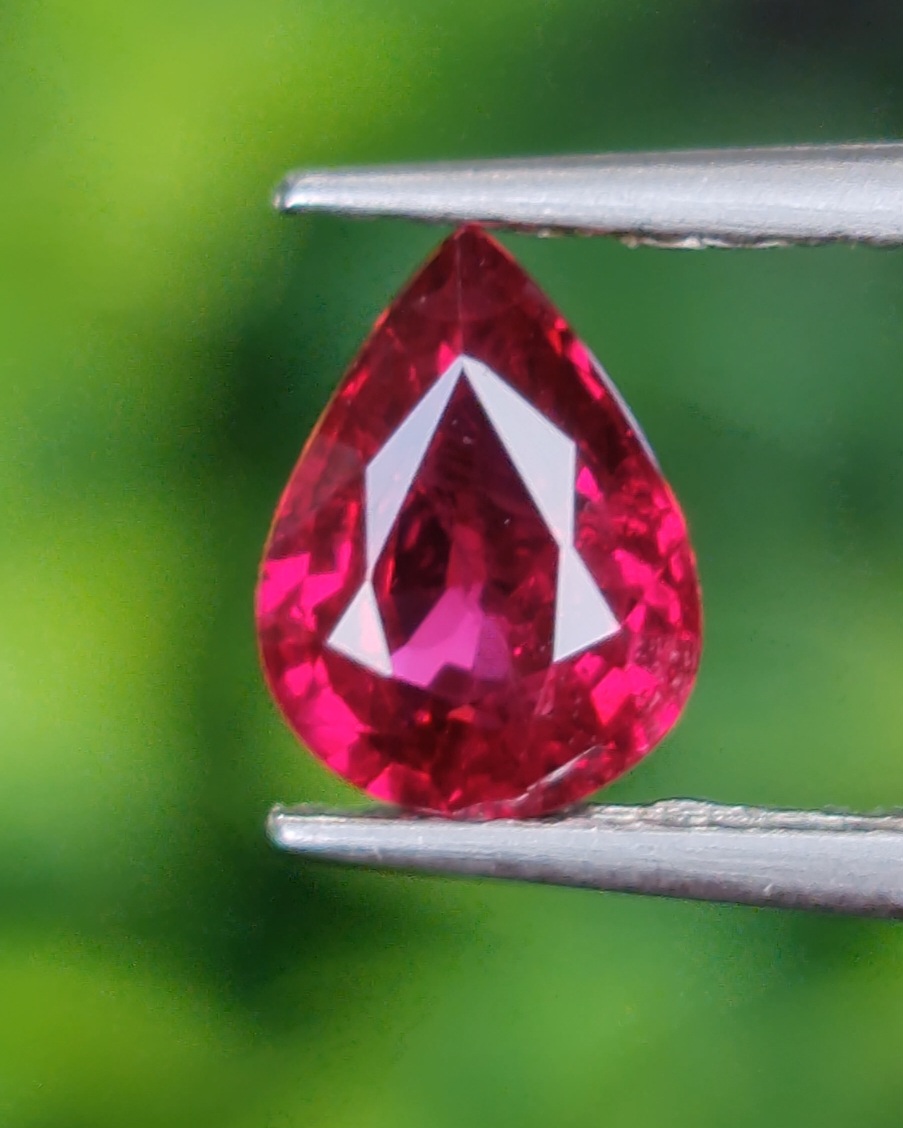 พลอย ทับทิม Ruby sapphire 0.95 กะรัต พลอยแท้ อัญมณีมงคลประจําวันเกิด เครื่องประดับพลอย
