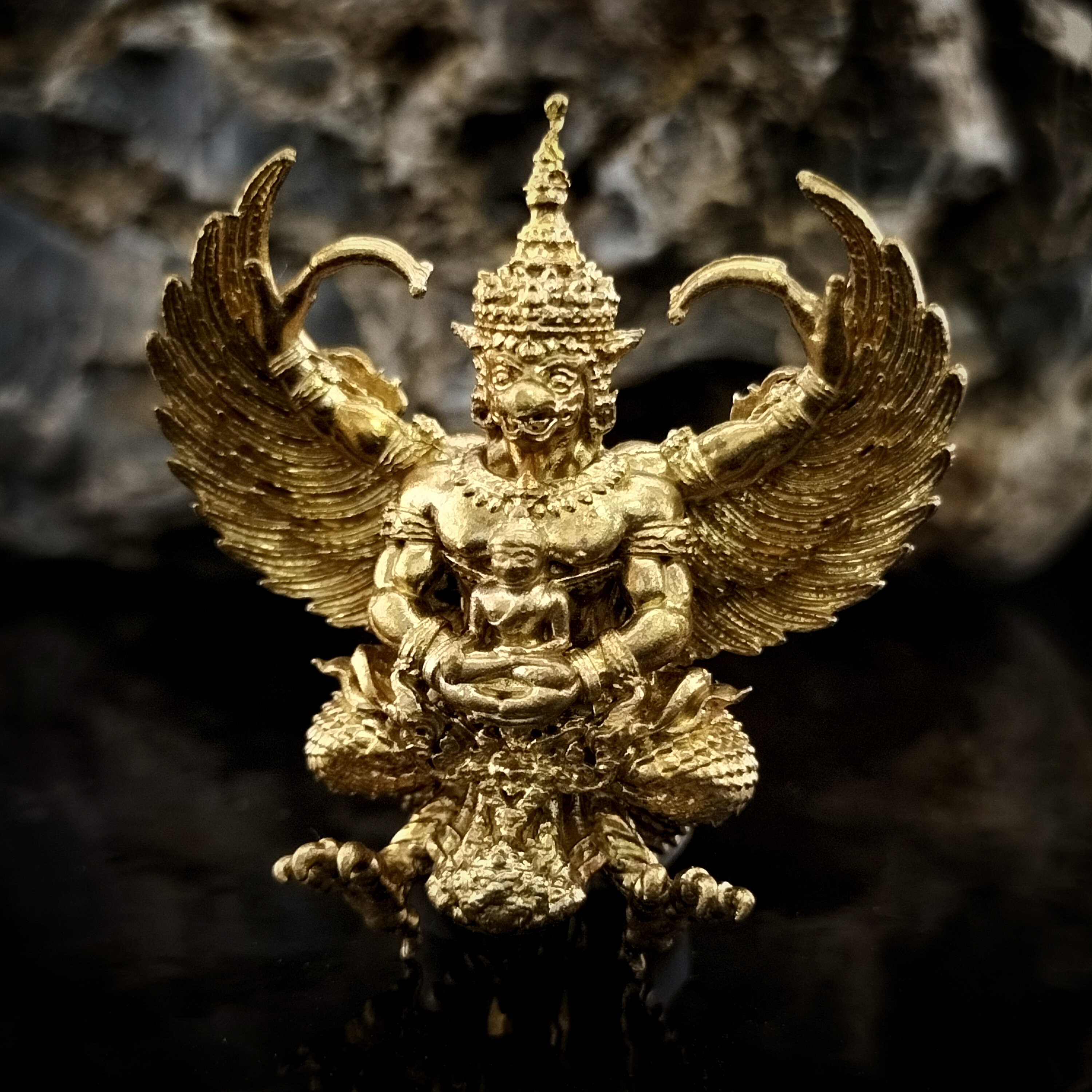 พญาครุฑ รุ่น เศรษฐีเงินไหลมา