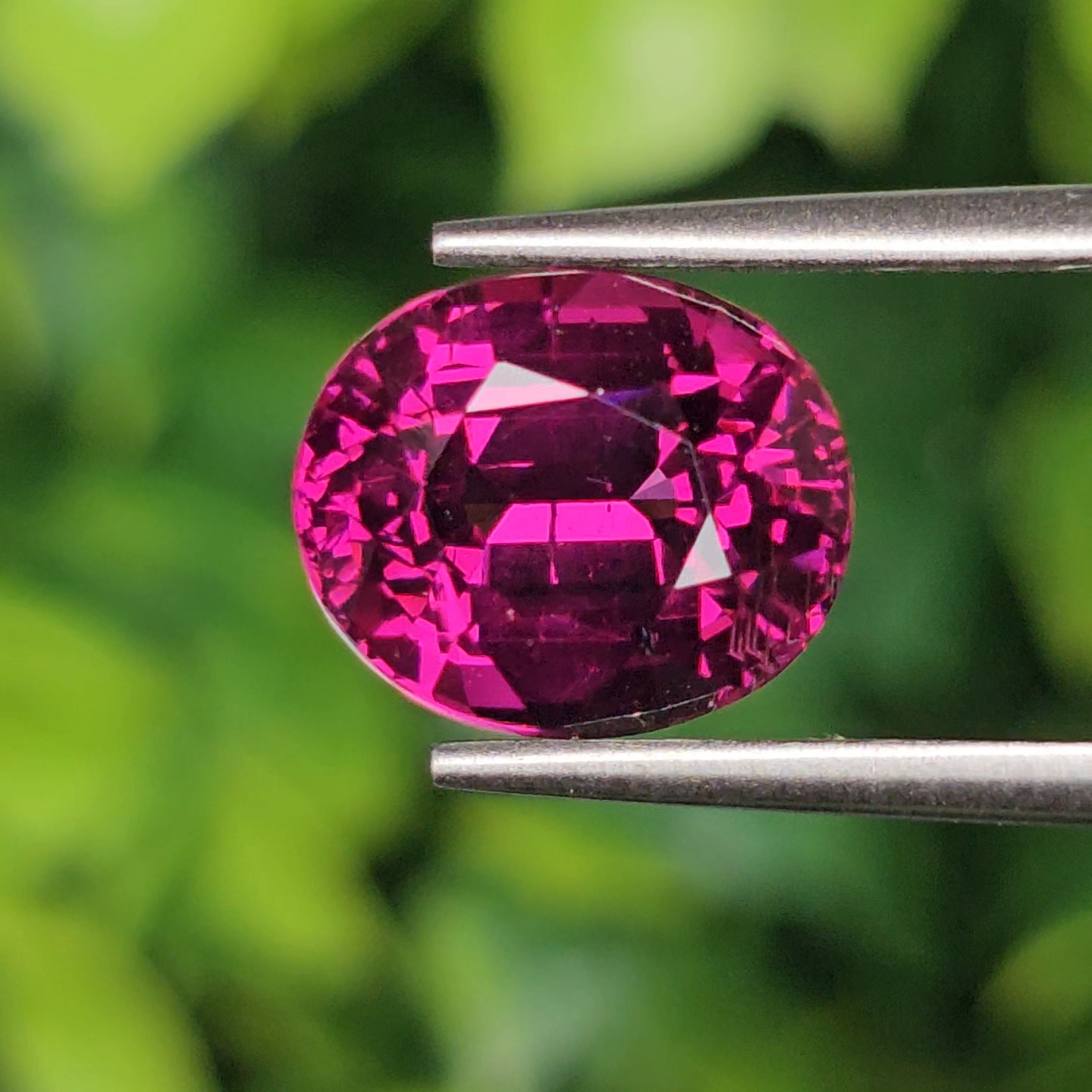 พลอย โรโดไลต์ กาเน็ท Rhodolite Garnet 4.50 กะรัต Cts.พลอยแท้ อัญมณีมงคลประจําวันเกิด เครื่องประดับพลอย
