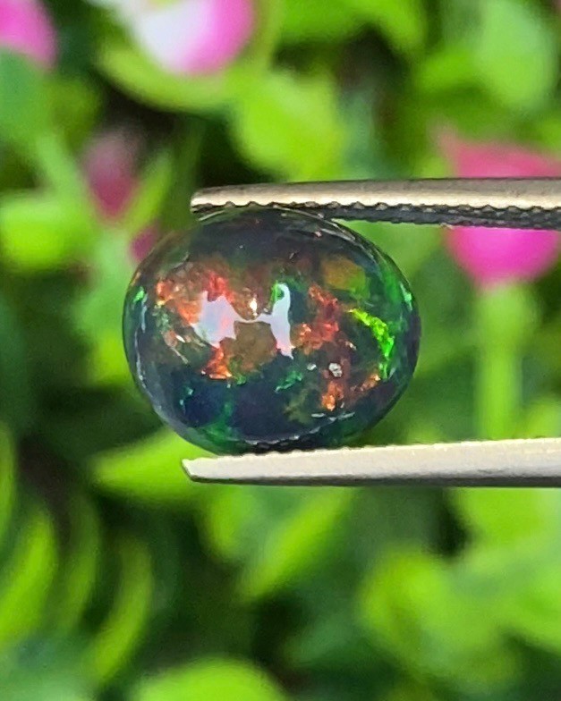 พลอย แบล็ก โอปอล Black Opal 3.31 กะรัต (Cts.) พลอยแท้ อัญมณีมงคลประจําวันเกิด เครื่องประดับพลอย