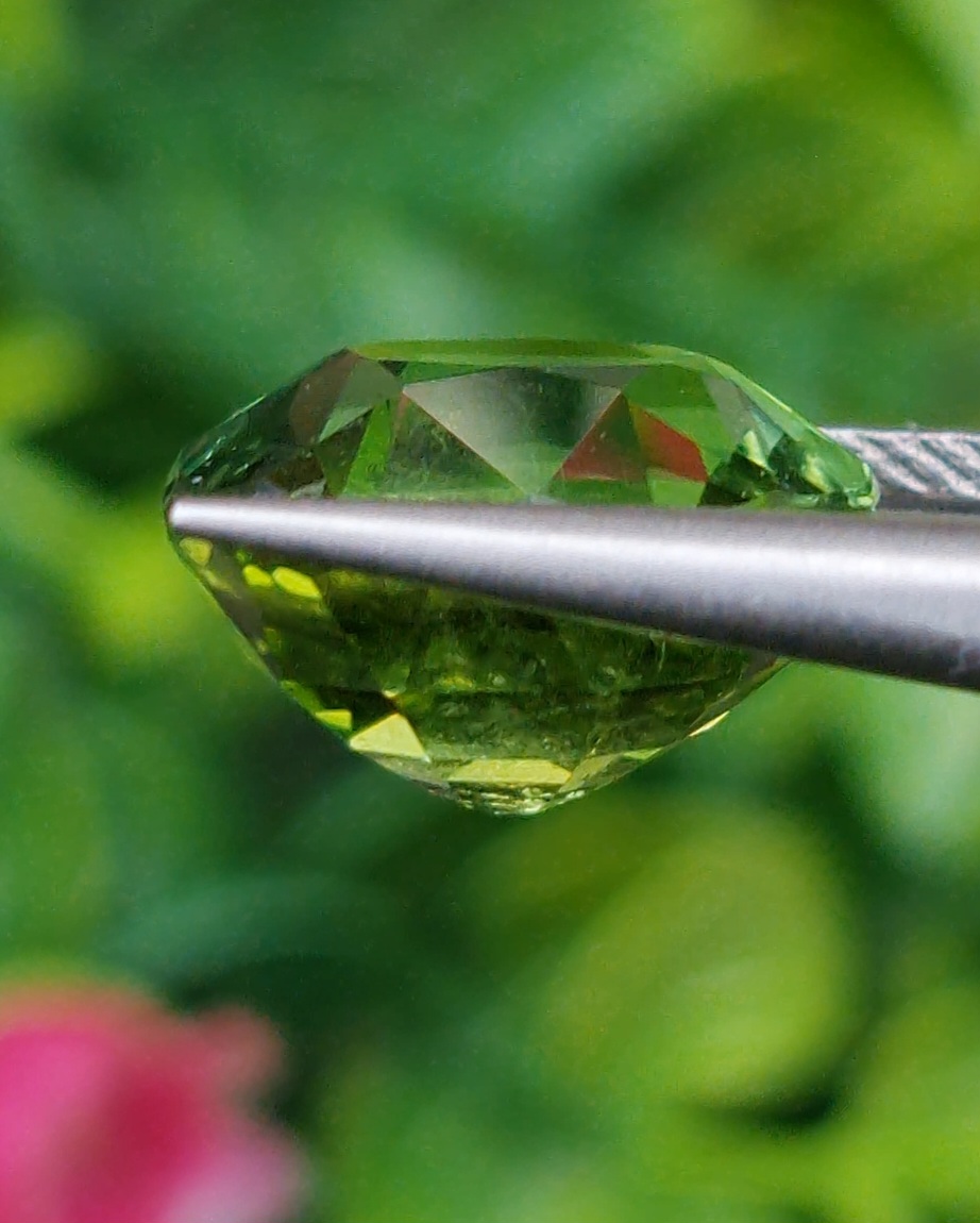 พลอย กรีน ทัวร์มารีน (Green Tourmaline) 6.80 กะรัต (Cts.) อัญมณีมงคลประจําวันเกิด เครื่องประดับพลอย