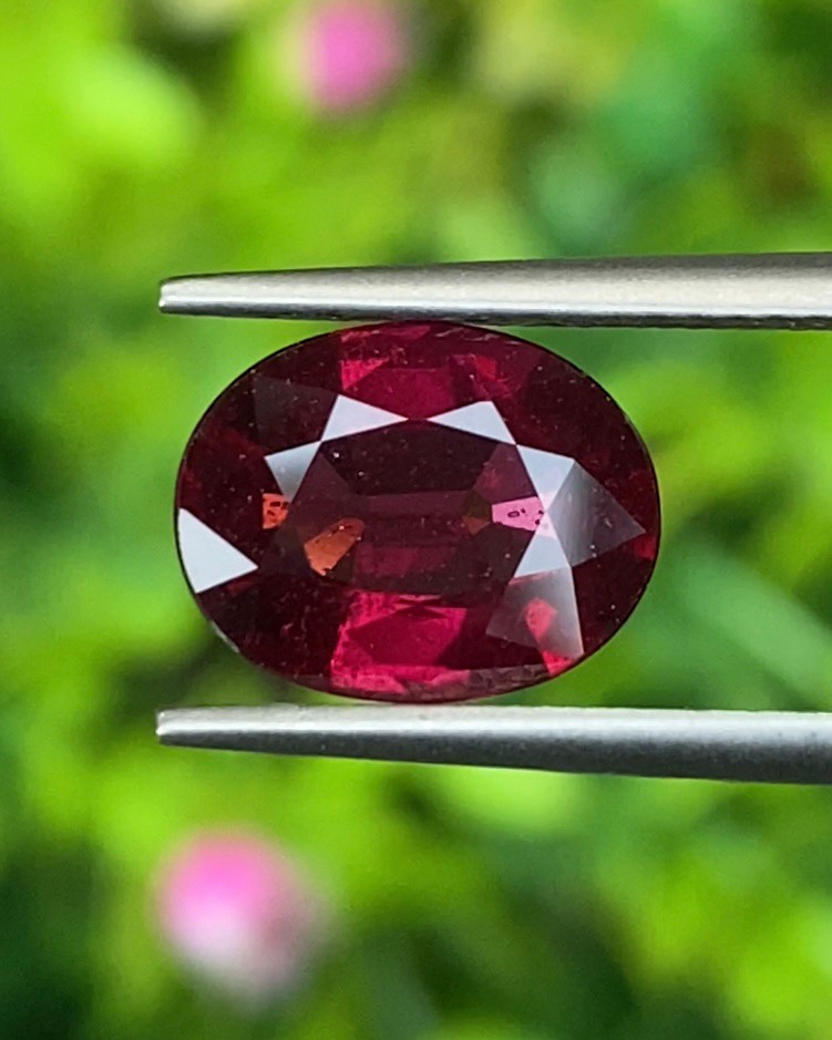 พลอย โรโดไลต์ กาเน็ท Rhodolite Garnet 2.85 กะรัต Cts.พลอยแท้ อัญมณีมงคลประจําวันเกิด เครื่องประดับพลอย