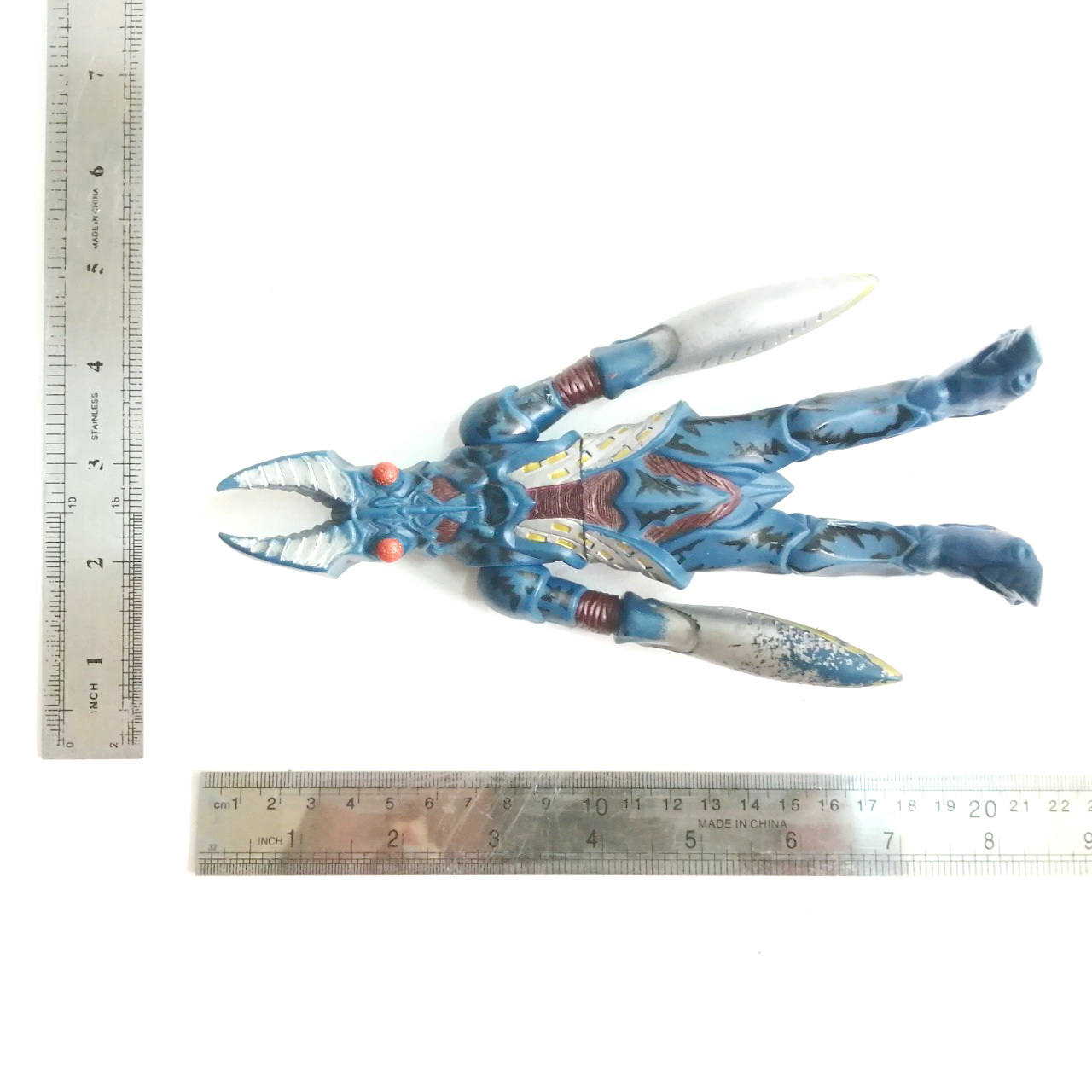 ซอฟ 6.5 -7 นิ้ว ขนาดตามรูป มนุษย์ดาวบัลตั้น จากอุลตร้าแมน คอสมอส **มีรอยที่มือพอสมควร ตามภาพ พิจารณาก่อนซื้อ