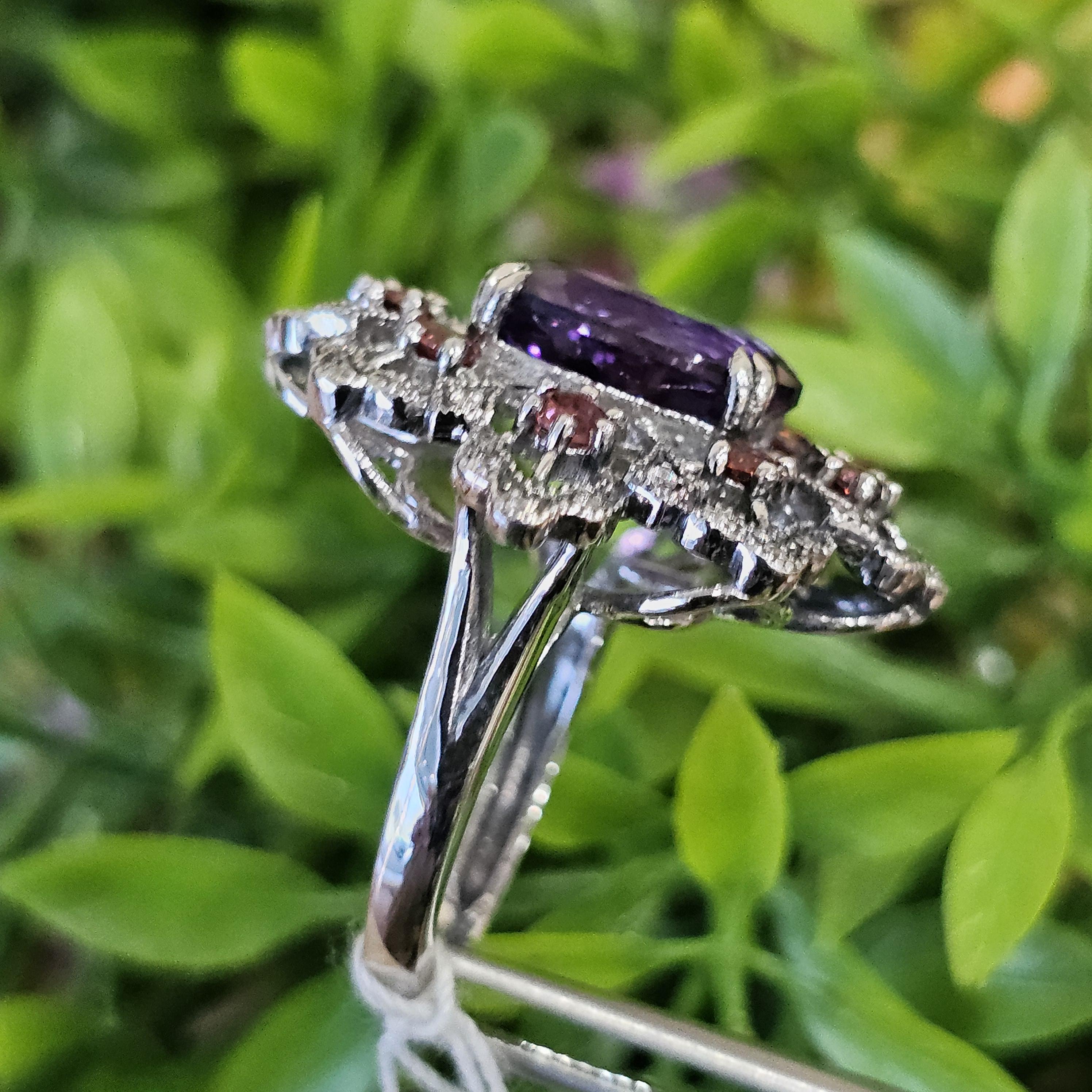 แหวนอเมทิส ตัวเรือนเงิน 56 ชุบทองคำขาว/โรเดียม ประดับด้วย เพชร CZ คัดคุณภาพ