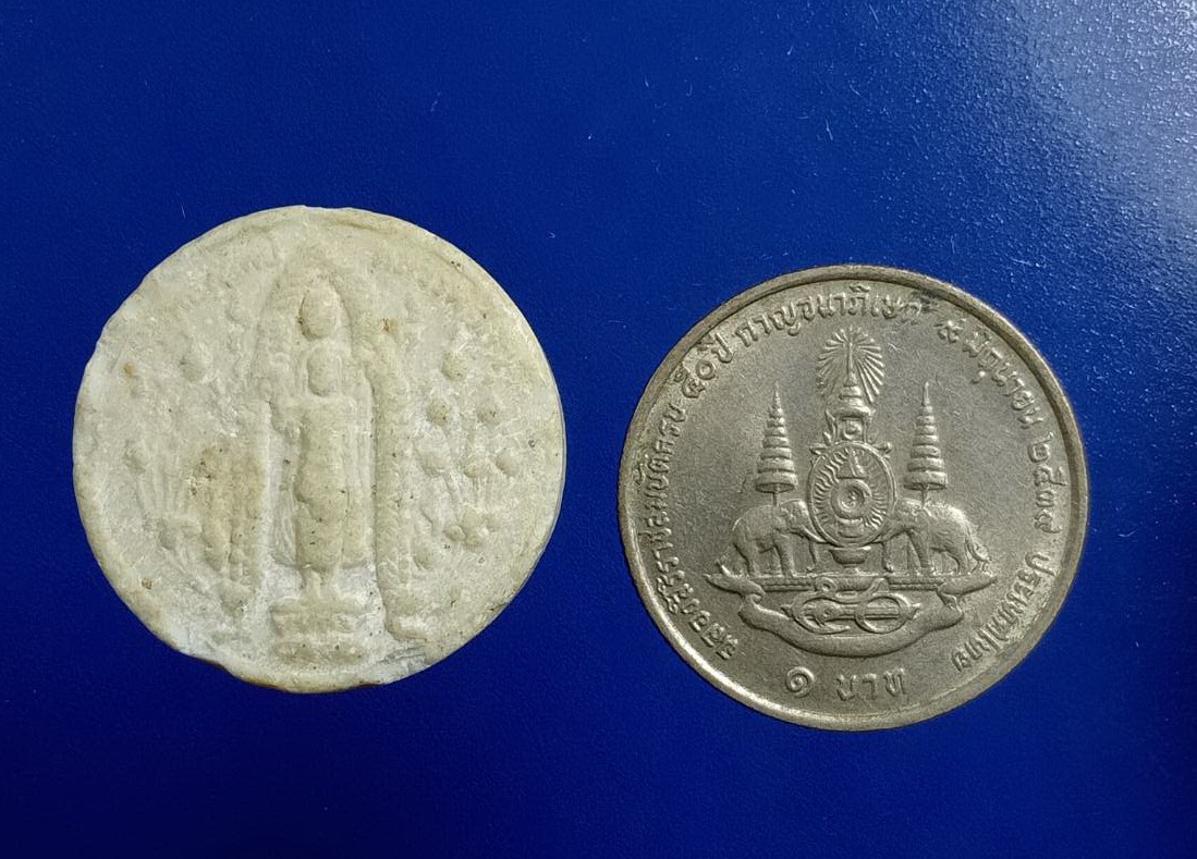 ผ2913 พระผงจันทร์ลอย หลวงพ่อทรัพย์ หลวงพ่อสิน วัดประโชติการาม จ.สิงห์บุรี