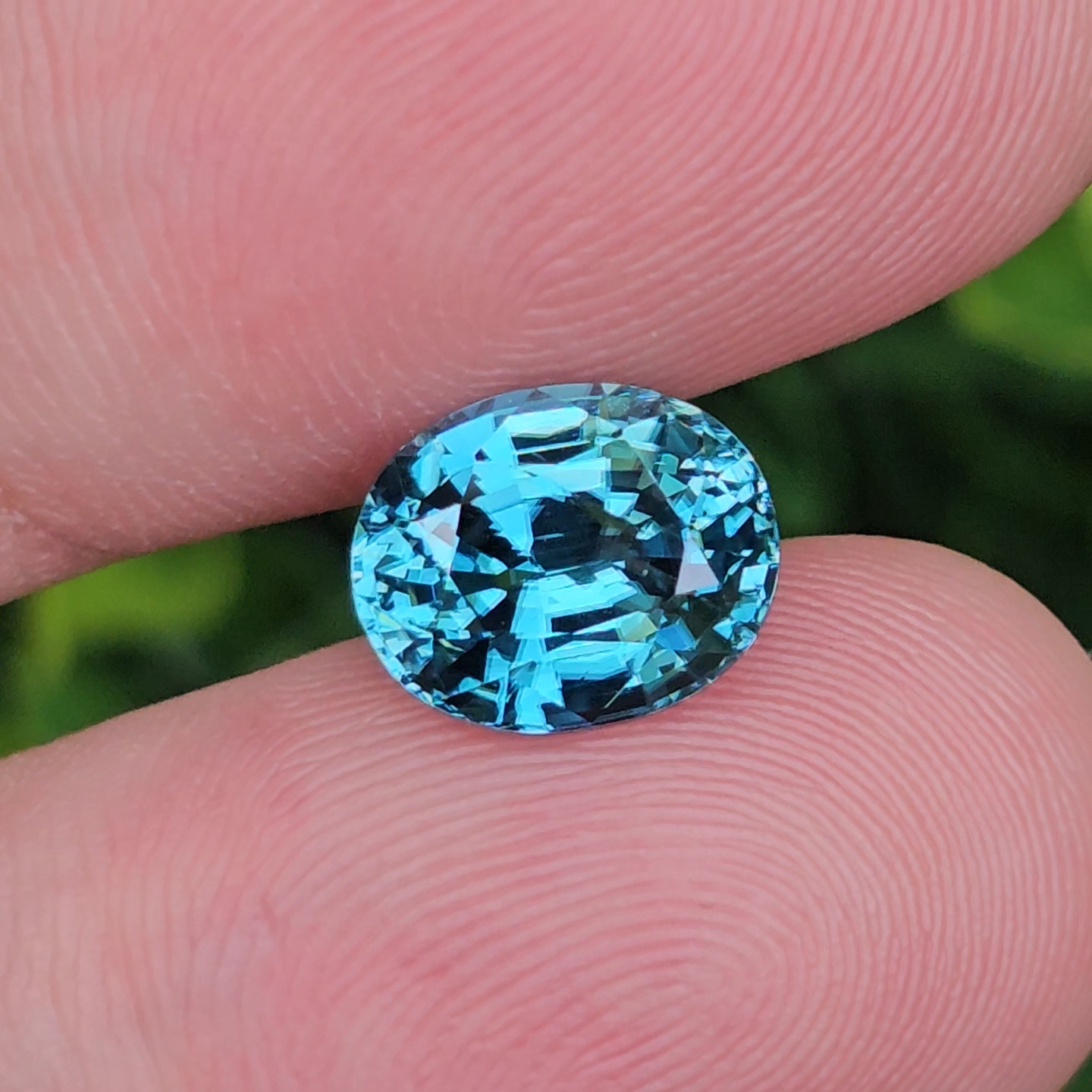 พลอย เพทาย (Zircon) 4.65 กะรัต (Cts.) พลอยแท้ อัญมณีมงคลประจําวันเกิด เครื่องประดับพลอย