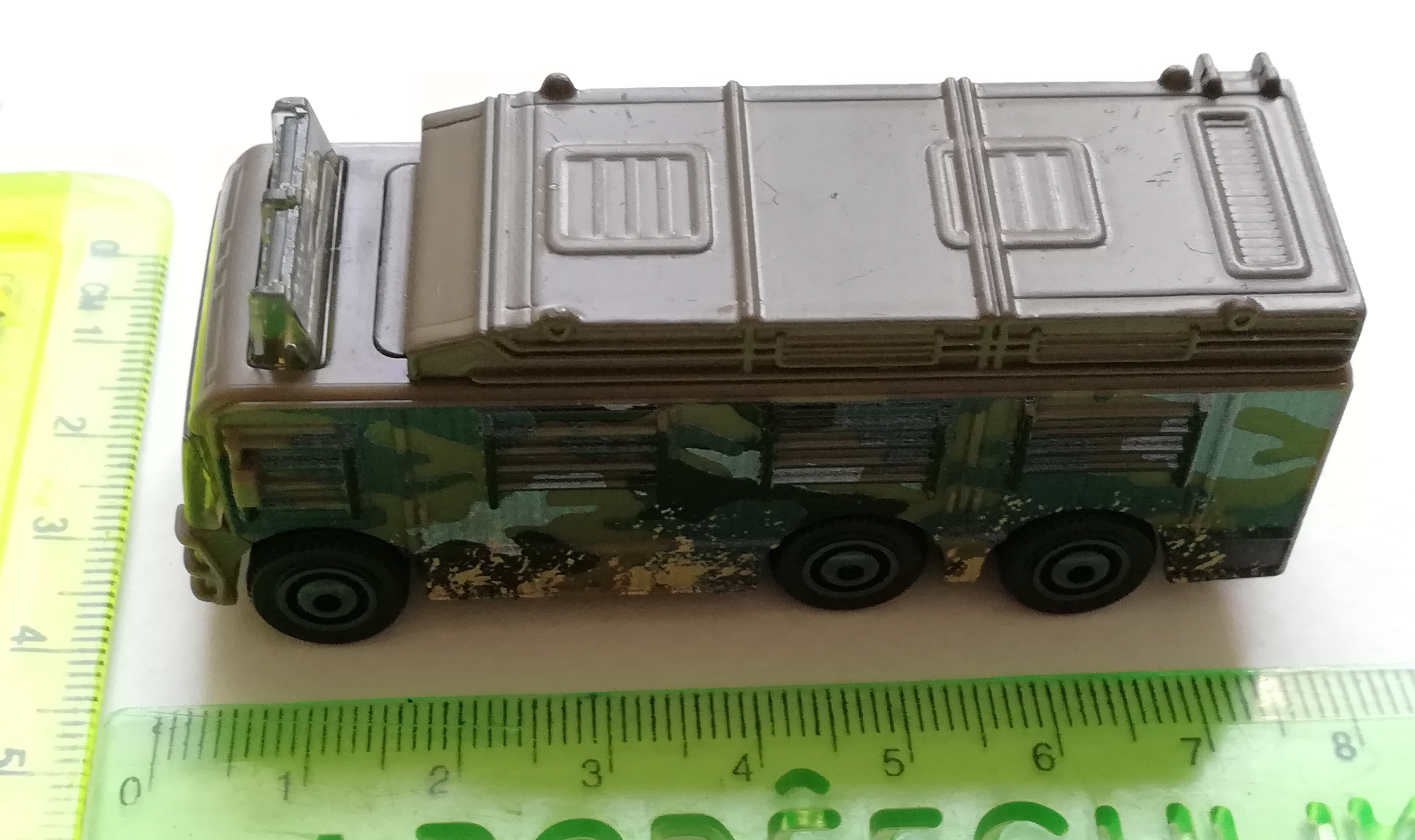 Die Cast,รถเหล็ก,รถบัส 6ล้อ ลายพรางสีน้ำตาล ลายเทาเหลือง จาก MATCHBOX,Fleetwood MB1124, 2017 Mattel **ไม่มีแพ็ค