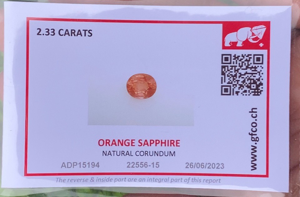 พลอย ออเรนจ์ แซฟไฟร์ Orange Sapphire 2.33 กะรัต (Cts.) พร้อมใบเซอร์ พลอยแท้ อัญมณีมงคลประจําวันเกิด เครื่องประดับพลอย