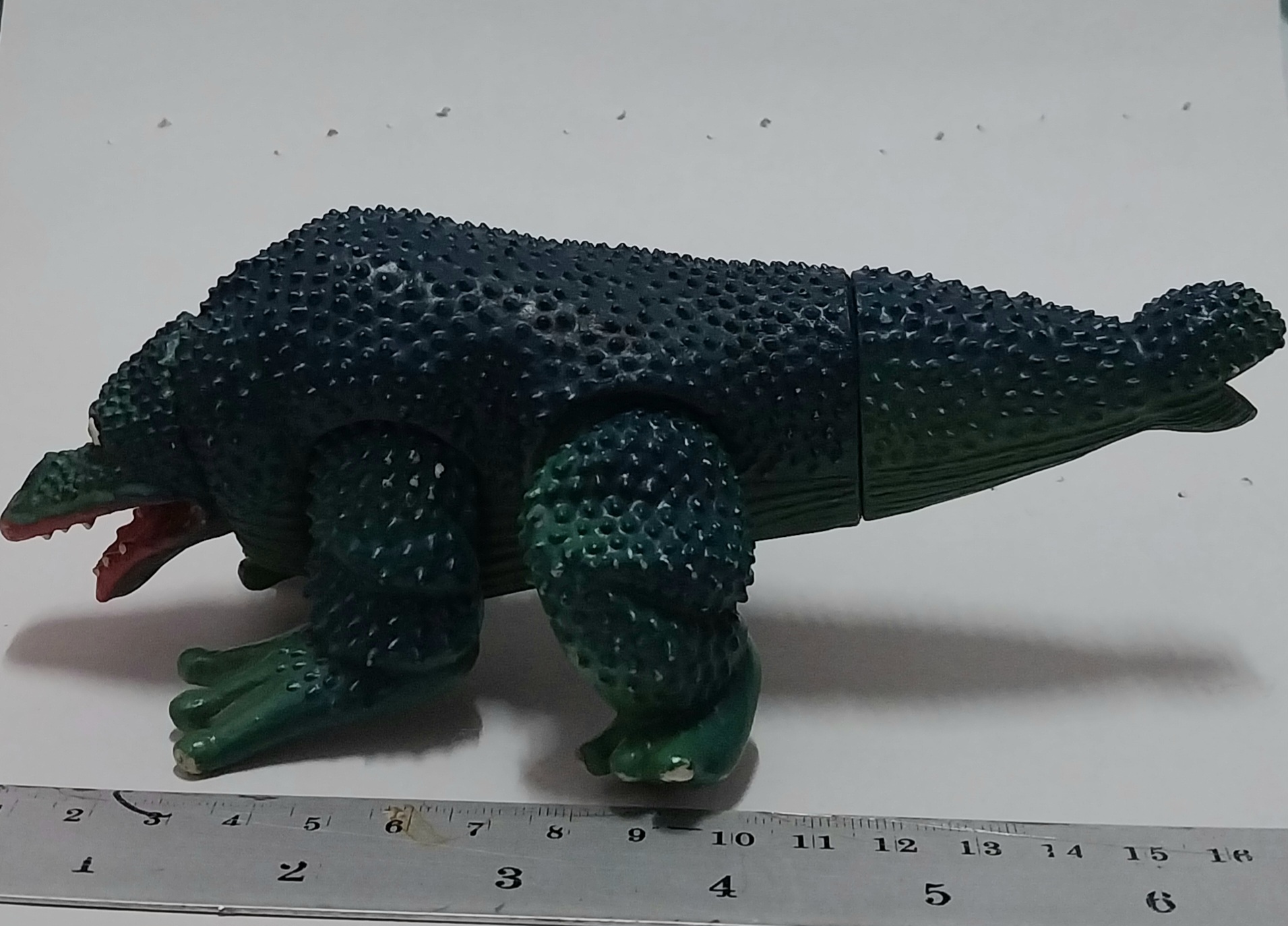 มือ2,ซอฟแข็ง มีรอยสีลอก โปรดดูทุกภาพ,ไม่มีตราปั๊ม ขยับขาได้ , 6นิ้้ว ตามรูป สัตว์ประหลาด กามาคุจิร่า จากอุลตร้าแมน