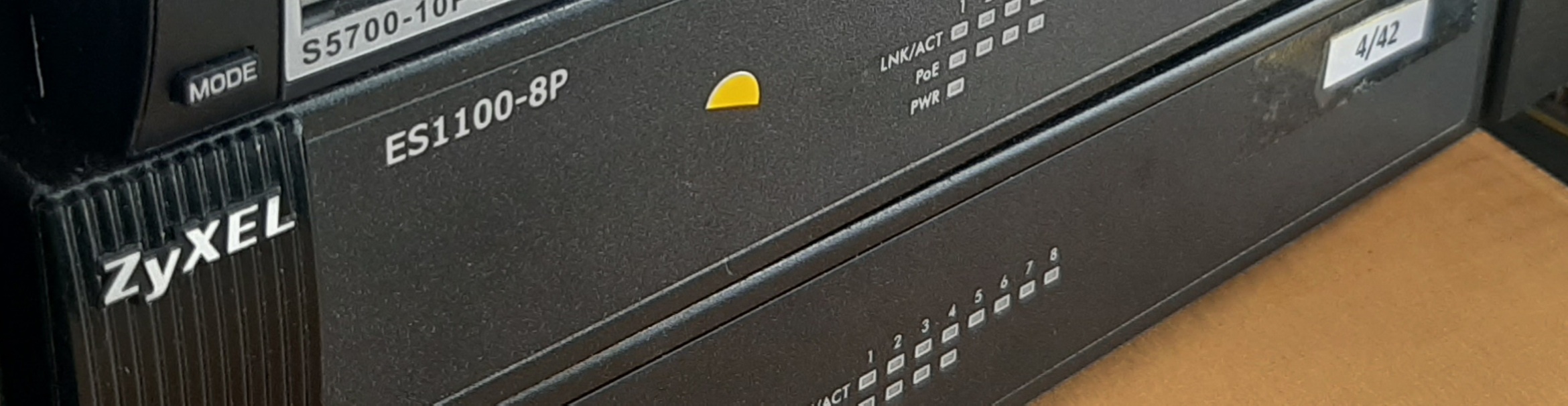 ZyXEL ES1100-8P 8 Port FE Unmanaged PoE Switch มือสอง ประกันร้าน 15 วัน