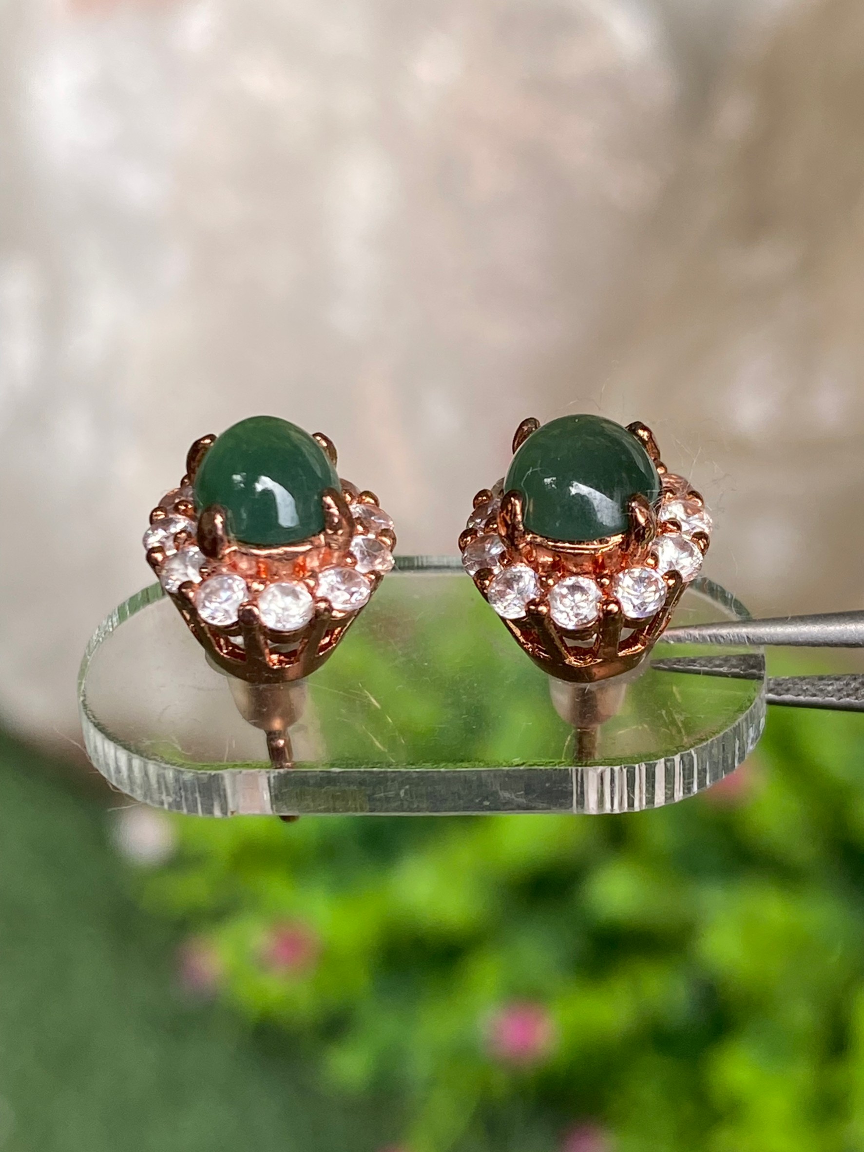 หยก พม่า แท้ Jade ต่างหูหยก (jadeite) ดิบ ไม่ผ่านการปรับปรุง (Type A) พม่า (Myanmar)