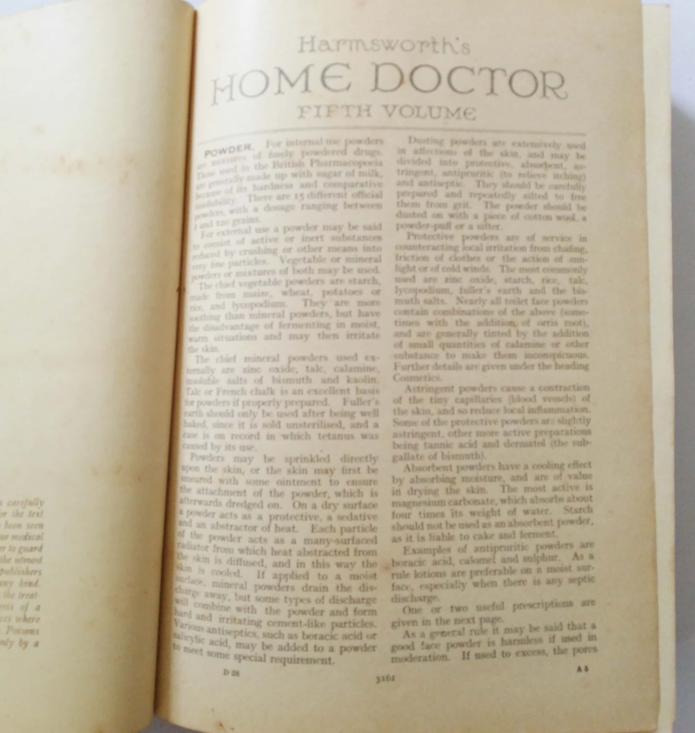 นิตยสารทางการแพทย์เก่า ฉบับภาษาอังกฤษ HARMSWORTH'S HOME DOCTOR& ENCYCLOPEDIA OF GOOD HEALTH**หนังสือเก่ามีตำหนิตามภาพ