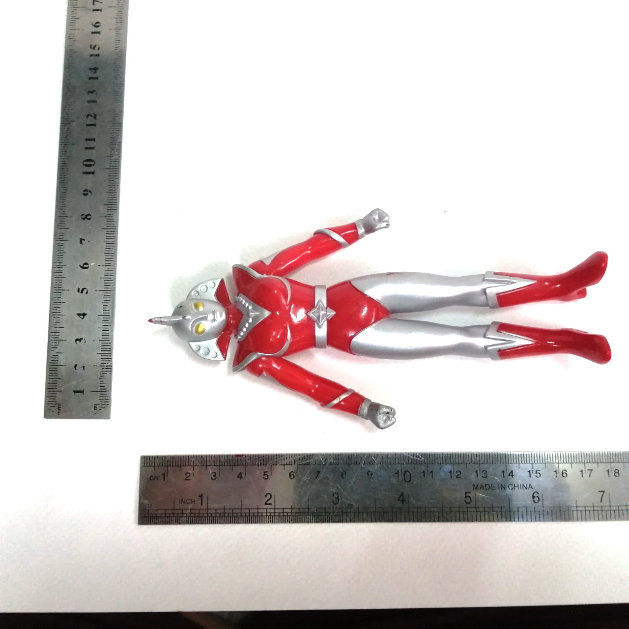 ซอฟ6 -6.5นิ้ว ขนาดตามรูป อุลตร้าวูเมน เบธ ( 1ในอุลตร้าแมน USA) สภาพดี มีรอยตามรูป