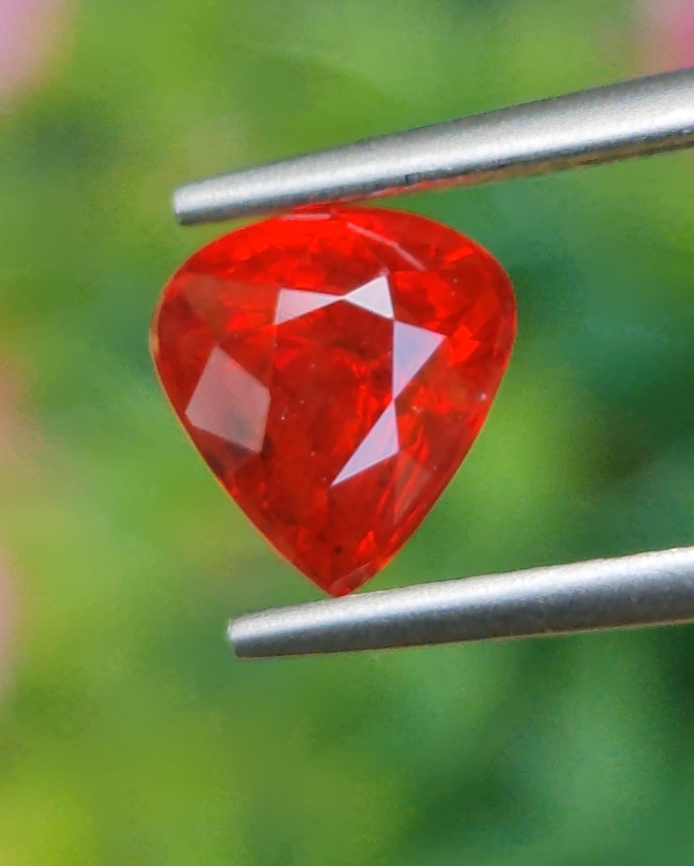 พลอย ทับทิม ซองเจีย Songea Ruby Sapphire 2.06 กะรัต (Cts.) พร้อมใบเซอร์ (With Certificate) พลอยแท้ อัญมณีมงคลประจําวันเกิด เครื่องประดับพลอย