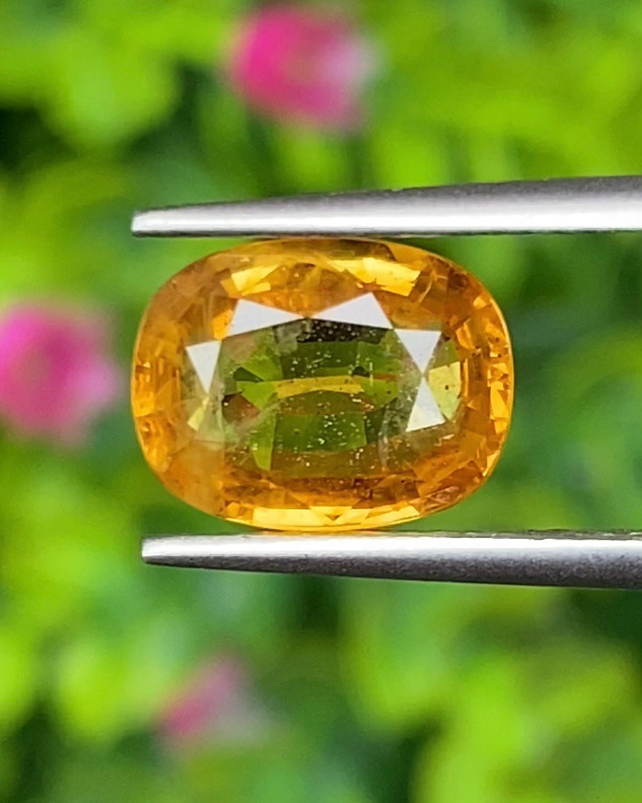 พลอย บุษราคัม Yellow Sapphire 3.76 กะรัต (Cts.) พลอยแท้ อัญมณีมงคลประจําวันเกิด เครื่องประดับพลอย