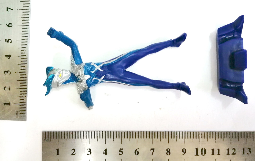 กาชาปอง อุลตร้าแมนเซโร่ บลูเวอร์ชั่น จากภาคพิเศษ มาพร้อมฐานน้ำแข็งสีน้ำเงิน สภาพดี