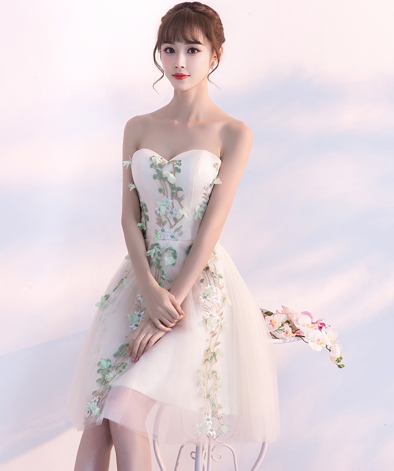 Pre-order ชุดราตรีสั้น เกาะอกพร้อมผ้าคลุมไหล่ ปักดิ้นรูปดอกไม้ทั้งชุด สวยหรู (ซิปหลัง)