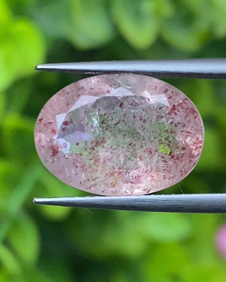 พลอย สตอเบอรี่ ควอตซ์ Strawberry Quartz 5.29 กะรัต (Cts.) พลอยแท้ อัญมณีมงคลประจําวันเกิด เครื่องประดับพลอย