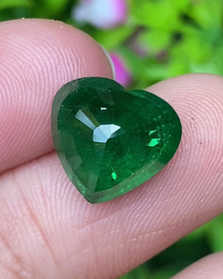 พลอย ซาโวไรท์ Tsavorite Garnet 6.99 กะรัต (Cts.) ดิบ Unheated พร้อมใบเซอร์ พลอยแท้ อัญมณีมงคลประจําวันเกิด เครื่องประดับพลอย