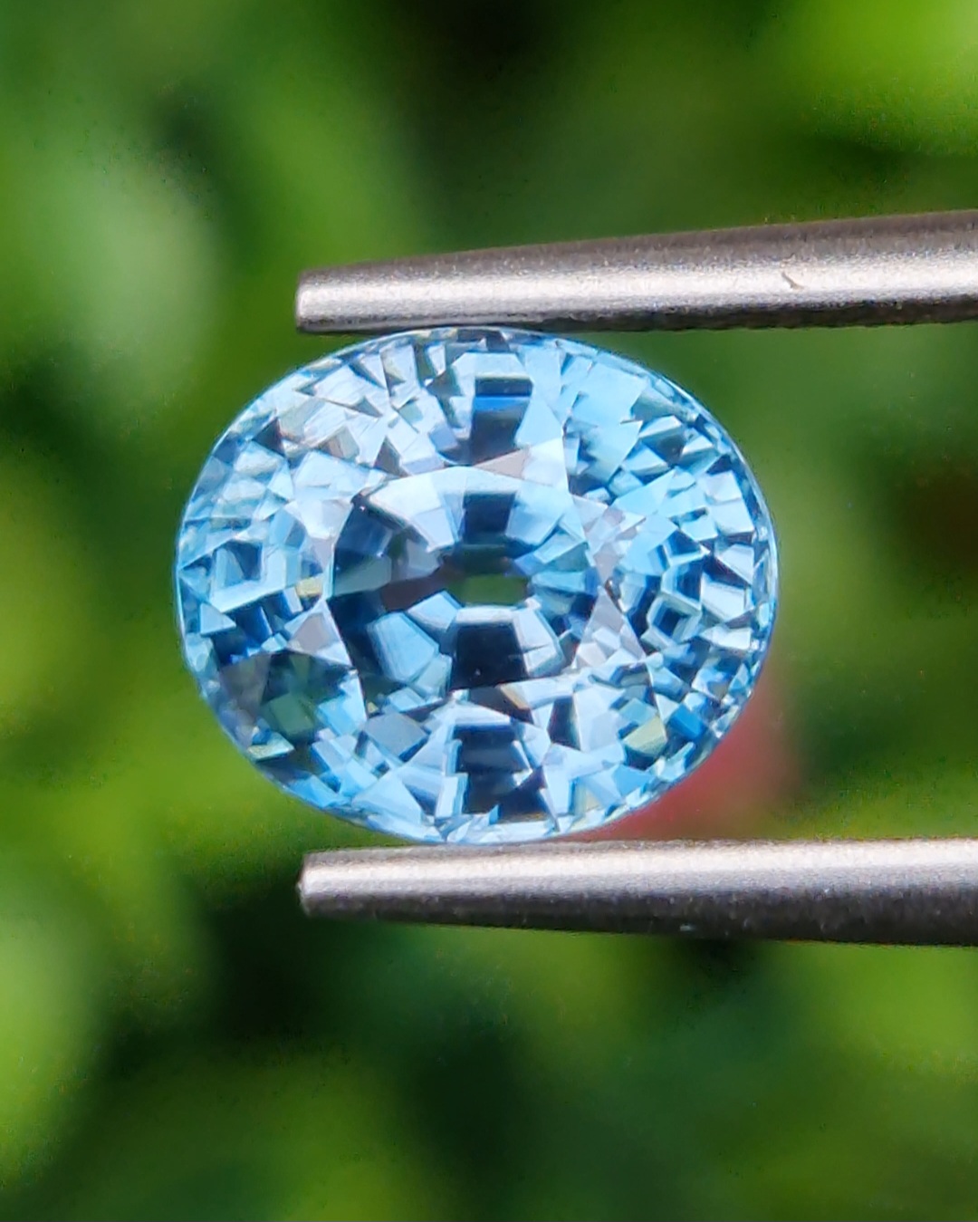 พลอย เพทาย (Zircon) 3.79 กะรัต (Cts.) พลอยแท้ อัญมณีมงคลประจําวันเกิด เครื่องประดับพลอย