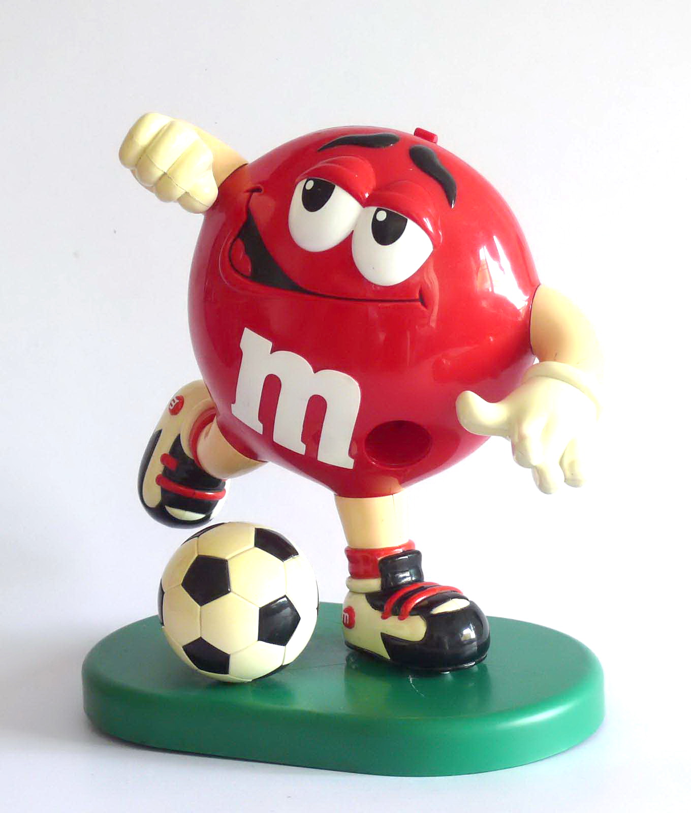 ขายของเก่า สะสม ตุ๊กตาใส่ขนม M&M เตะบอล ฐานแตก ซ่อมแล้ว ตามภาพ