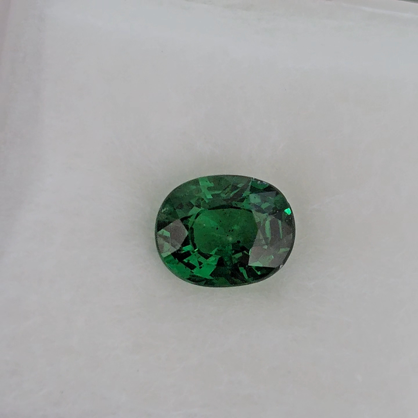 พลอย ซาโวไรท์ Tsavorite Garnet 1.36 กะรัต (Cts.) ดิบ Unheated พร้อมใบเซอร์ อัญมณีมงคลประจําวันเกิด เครื่องประดับพลอย