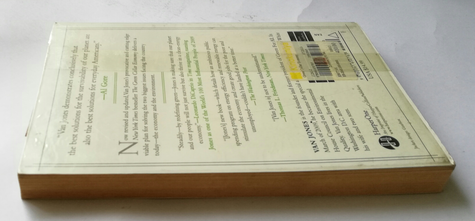 "THE GREEN COLLAR ECONOMY" หนังสือห่อปกพลาสติก มีตำหนิ โปรดดูทุกภาพ "Van Jones is someone who makes you feel like an underachiever, no matter if you 're NASA scientist or captain of industry...Echoes of his ideas can be h