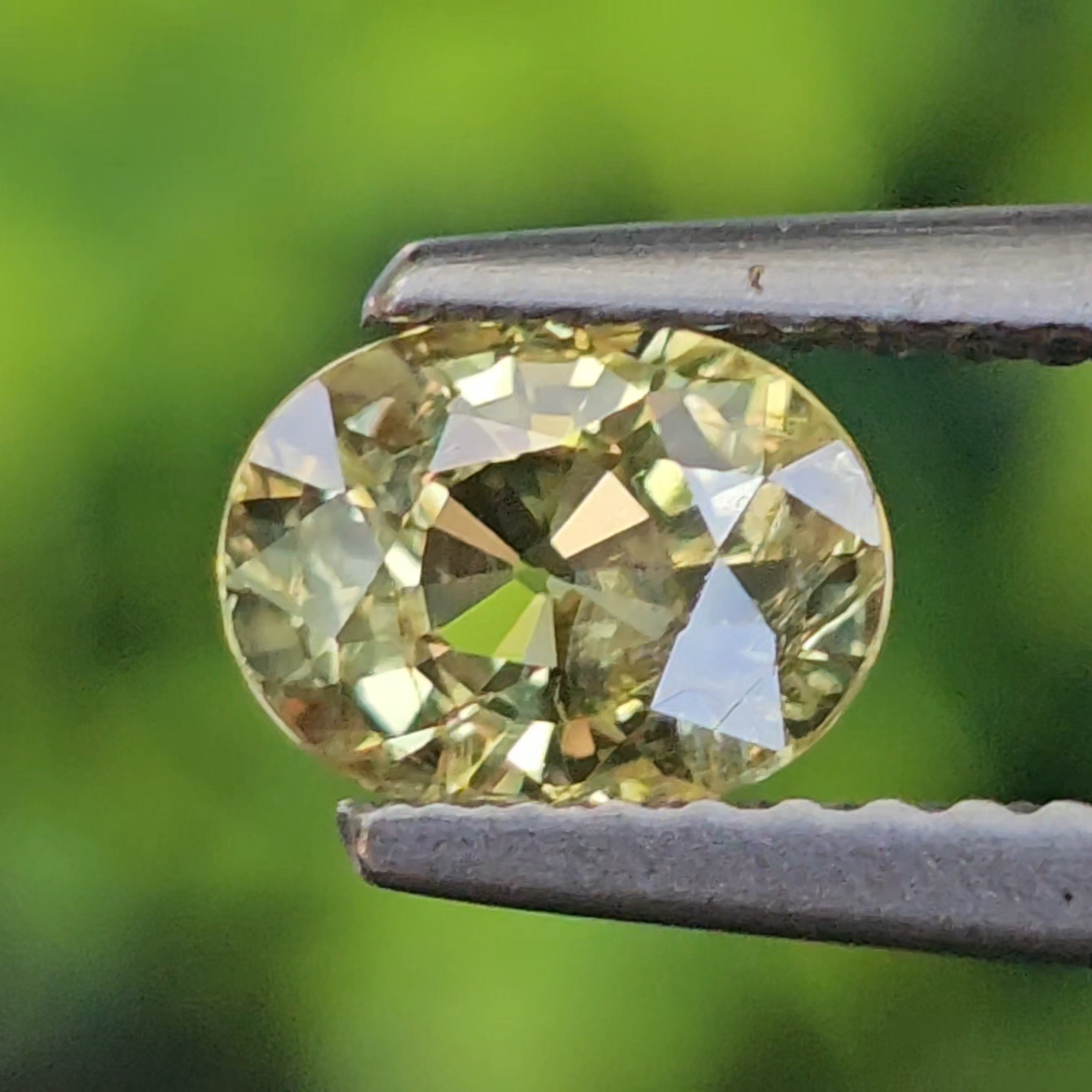 พลอย บุษราคัม Yellow Sapphire 0.87 กะรัต (Cts.) ดิบ (Unheated)พลอยแท้ อัญมณีมงคลประจําวันเกิด เครื่องประดับพลอย