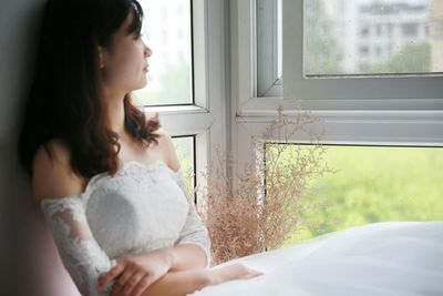 ชุดแต่งงาน ไหล่ปาด แขนสามส่วน