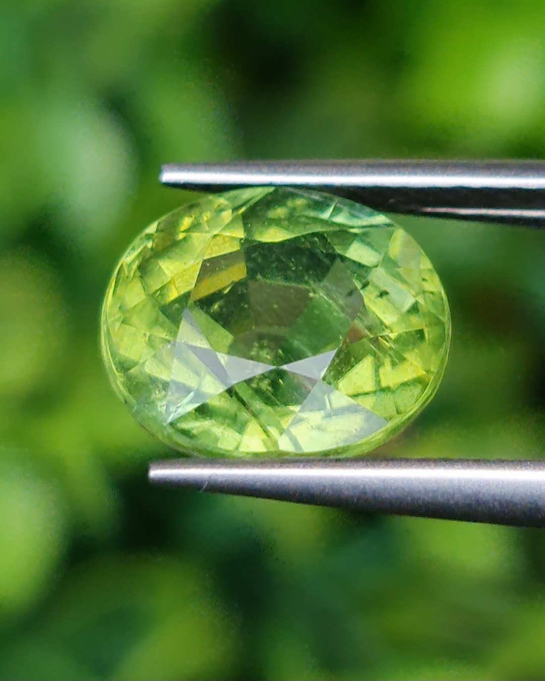 พลอย กรีน ทัวร์มารีน (Green Tourmaline) 5.21 กะรัต (Cts.) อัญมณีมงคลประจําวันเกิด เครื่องประดับพลอย