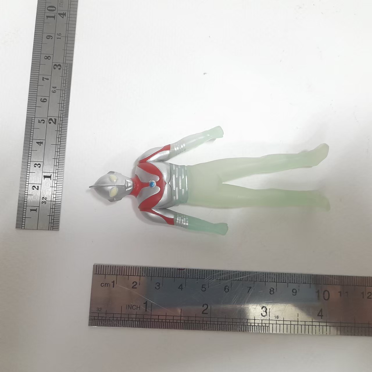 ซอฟ 4 นิ้ว อุลตร้าแมน เทเลพอร์ต ท่อนล่างใส ตัวหายากมาก ไม่พบเห็นบ่อย มือสองสภาพดี มีรอยบ้าง ขนาดตามรูป