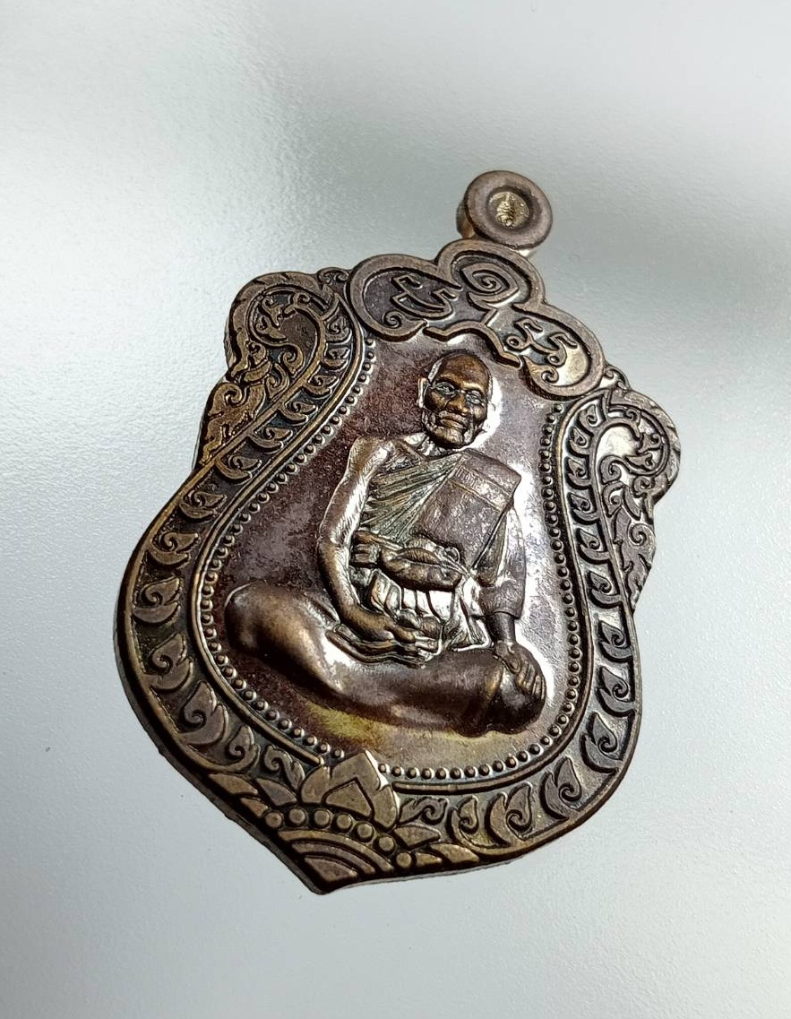 ก782 เหรียญเสมา8รอบ หลวงพ่อขันธ์ วัดมงคลโสภิต(วัดต้นสน) จ.ฉะเชิงเทรา รุ่น1 ปี2555