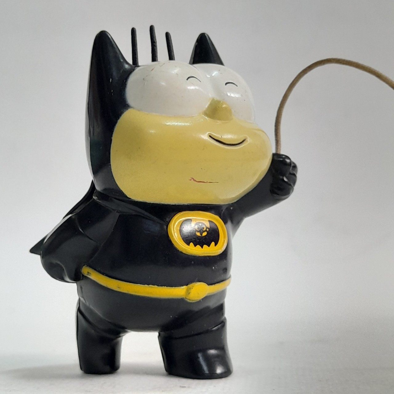 ฟิกเกอร์ พลาสติก***มีตำหนิ ตัวเชือกลานชักหมดสภาพไม่ดึงกลับ ปังปอนด์ พรีเมี่ยม 7- 11 ในอดีต ชุดปังปอนด์แบทแมน มือสองตามสภาพดีมีรอยบ้าง