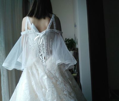 ชุดแต่งงาน แขนสามส่วน หางยาว เชือกผูกหลัง