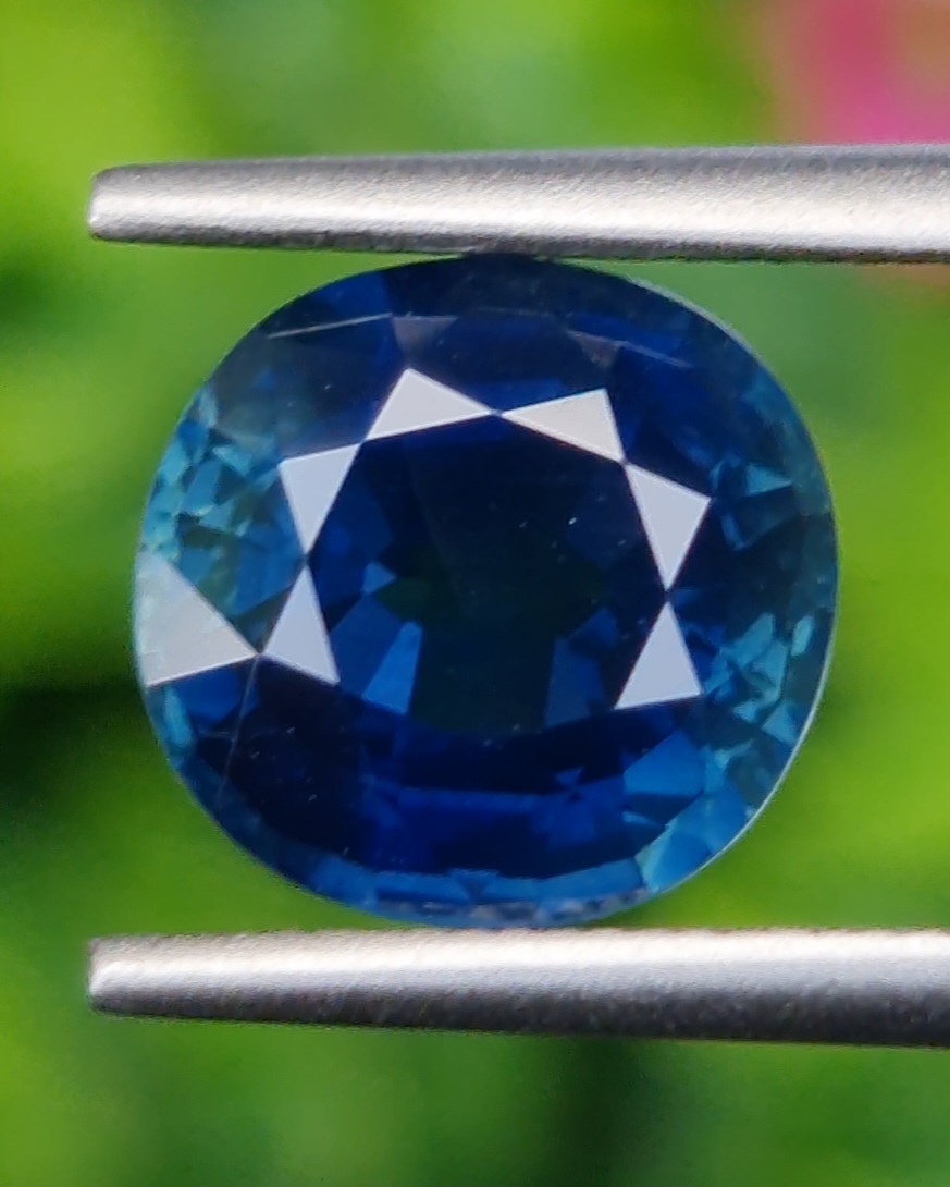 พลอย ไพลิน Green-Blue sapphire 3.67 กะรัต (Cts.) พร้อมใบเซอร์ พลอยแท้ อัญมณีมงคลประจําวันเกิด เครื่องประดับพลอย