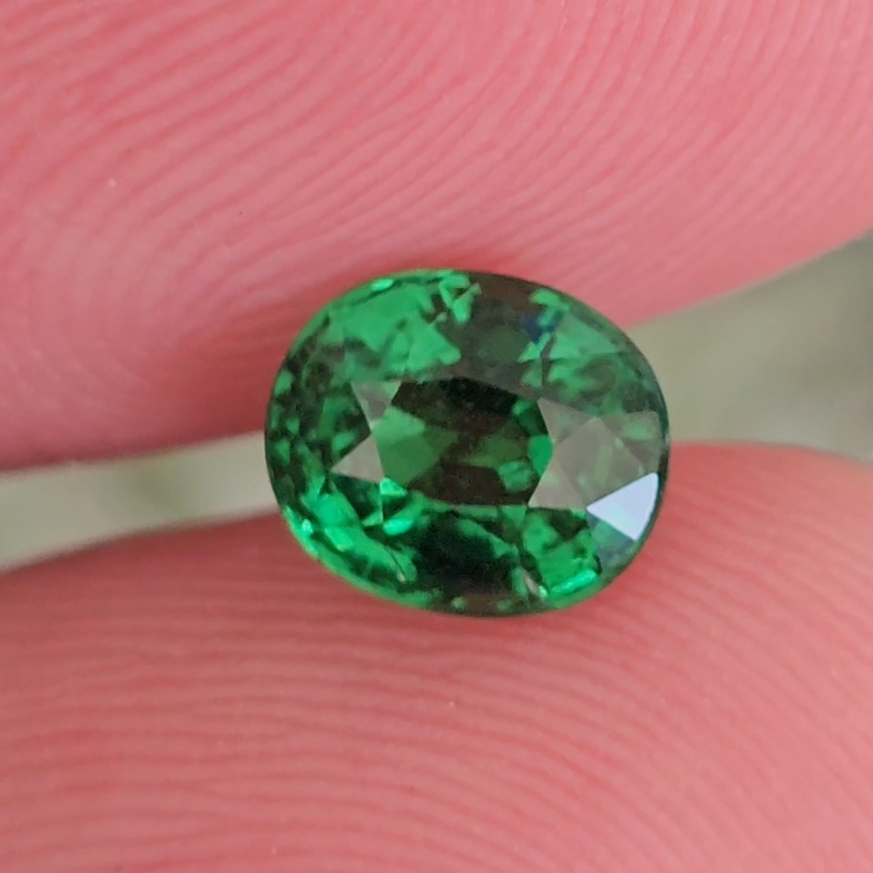 พลอย ซาโวไรท์ Tsavorite Garnet 1.26 กะรัต (Cts.) ดิบ Unheated พร้อมใบเซอร์ อัญมณีมงคลประจําวันเกิด เครื่องประดับพลอย