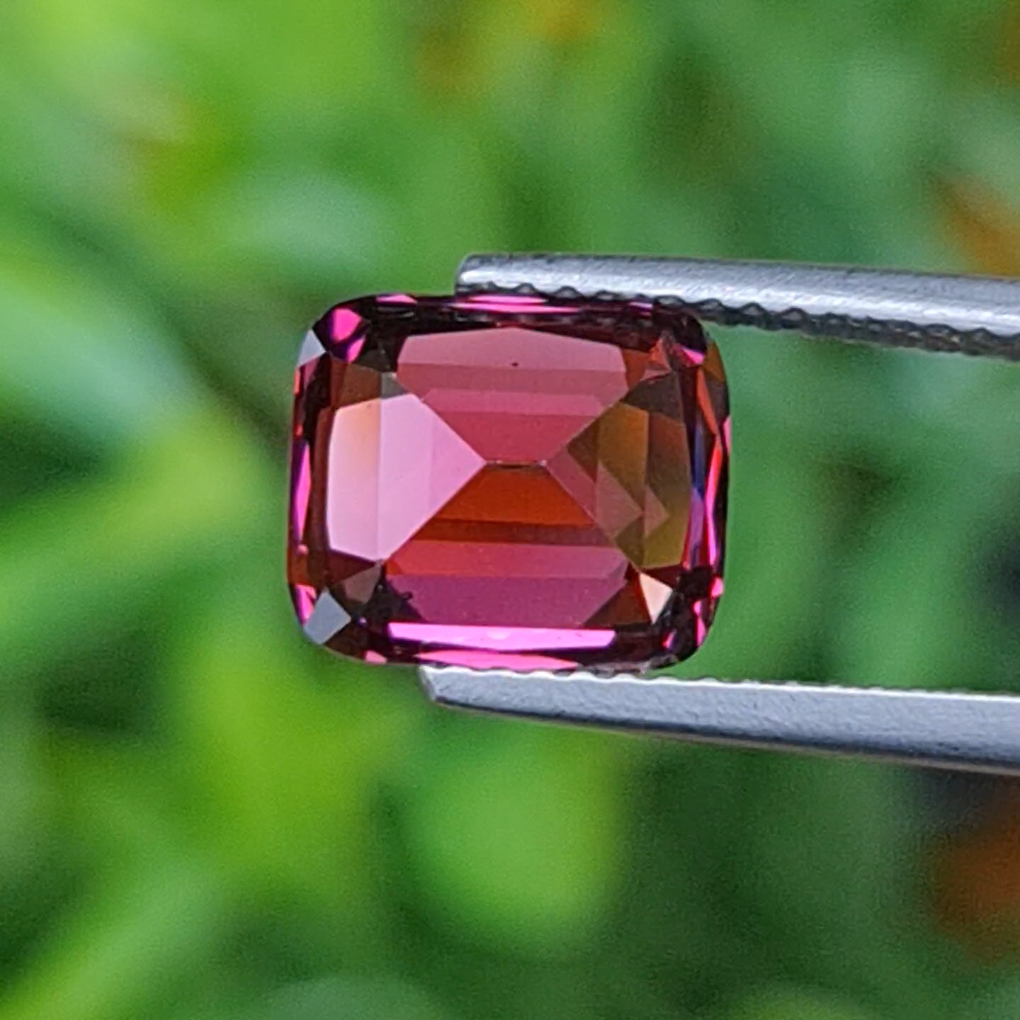 พลอย อุมบาไลต์ การ์เน็ต Umbalite Garnet 3.97 กะรัต (Cts.) ดิบ Unheated พร้อมใบเซอร์ พลอยแท้ อัญมณีมงคลประจําวันเกิด เครื่องประดับพลอย