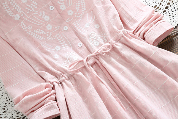 เดรสเชิ้ตแขนยาว เอวผูกจั๊ม แต่งปักลายวินเทจ (12293LM)