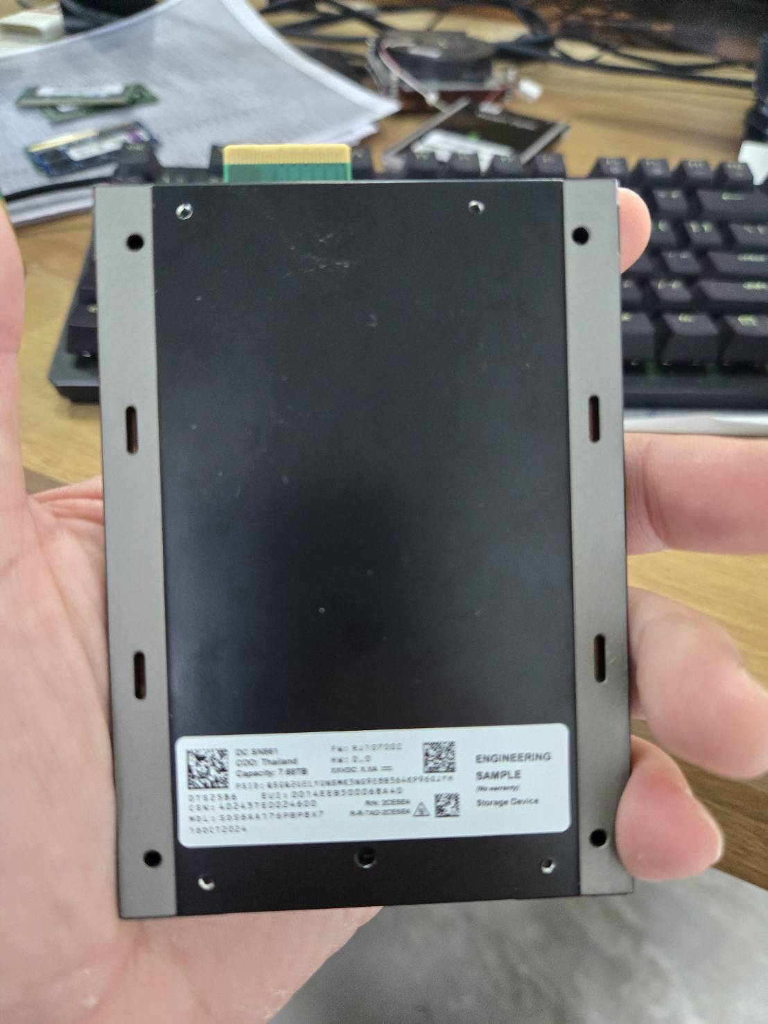 SSD DC SN861 7.68TB ช่องต่อแบบ E3.5 พร้อมการ์ดแปลง pci