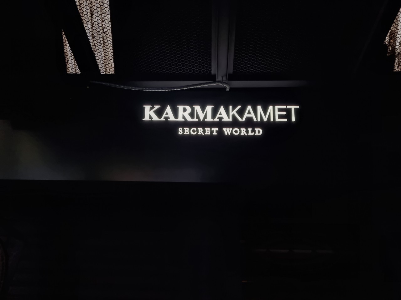 ป้ายร้าน '' KARMAK KAMET ''