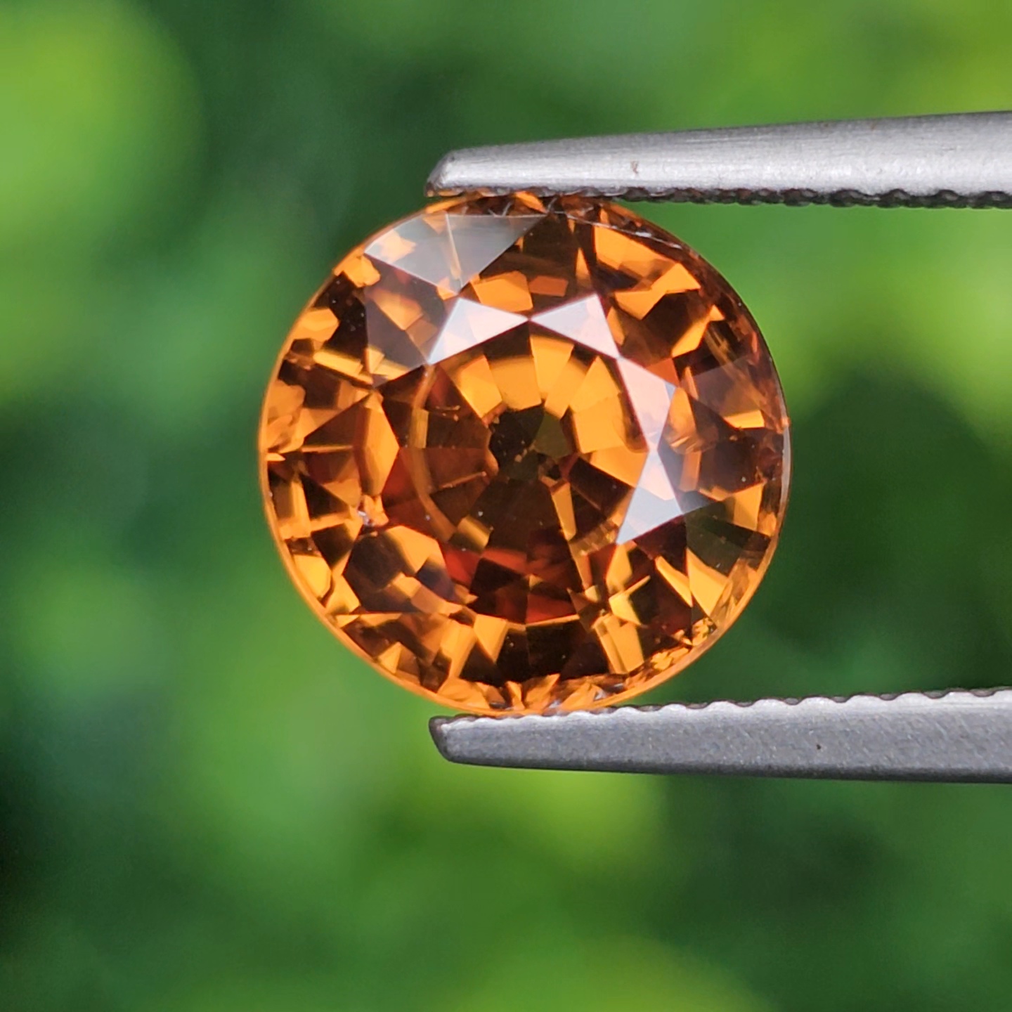 พลอย เพทาย (Zircon) 4.98 กะรัต (Cts.) พลอยแท้ อัญมณีมงคลประจําวันเกิด เครื่องประดับพลอย