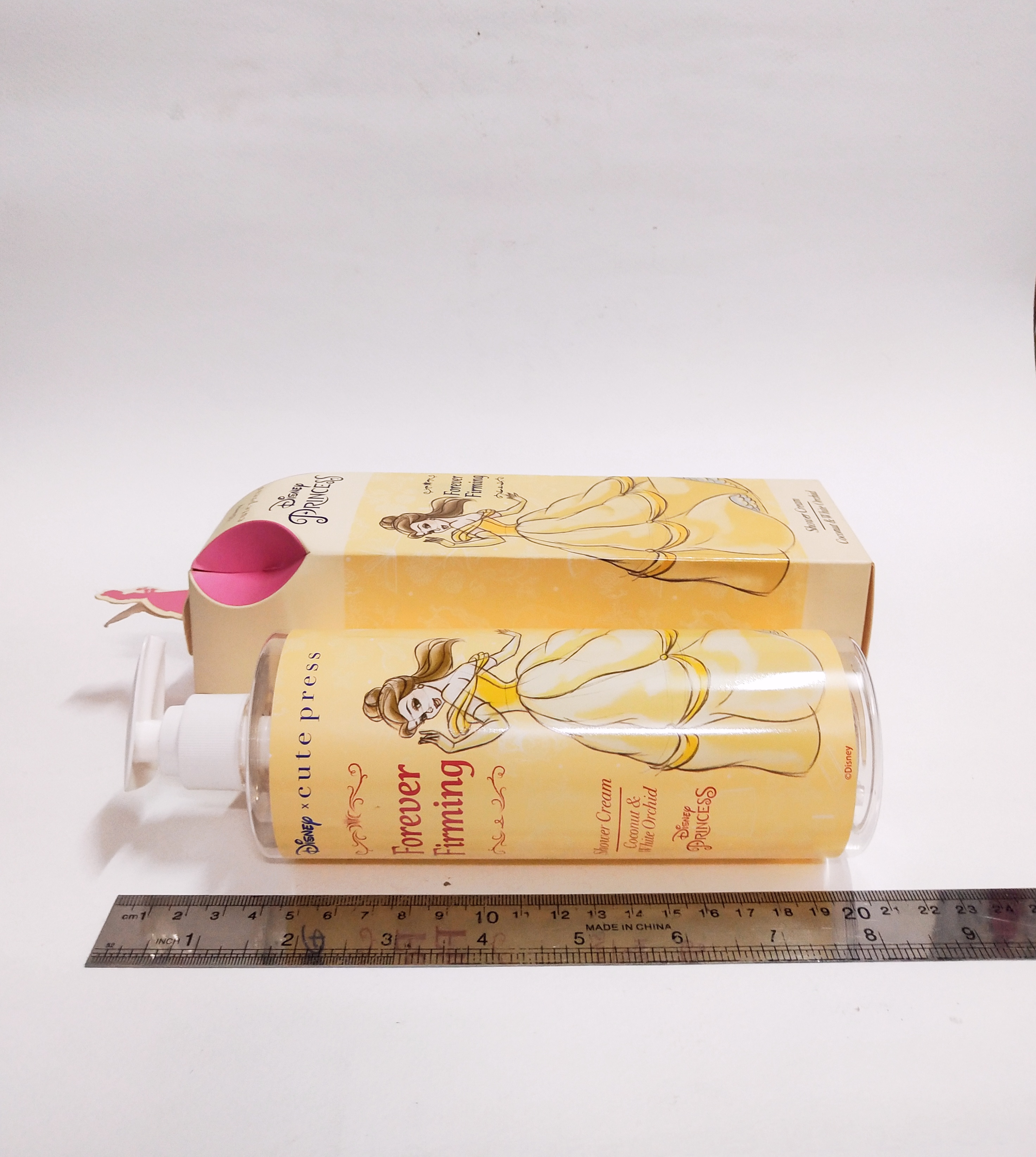 แพ็คเกจสะสม กล่องและขวดเปล่าสบู่เหลว ลาย เจ้าหญิงดิสนีย์ แบลล์ จาก บิวตี้แอนด์เดอะบีสต์ เป็นงานลายเส้นการ์ตูน ***ขวดสบู่เทสบู่ออก ไม่ล้าง บริเวณด้านบนที่เปิดกล่องกระดาษ จะมีรอยพับจากการเปิด-ปิด กล่อง ขนาดตามภาพ