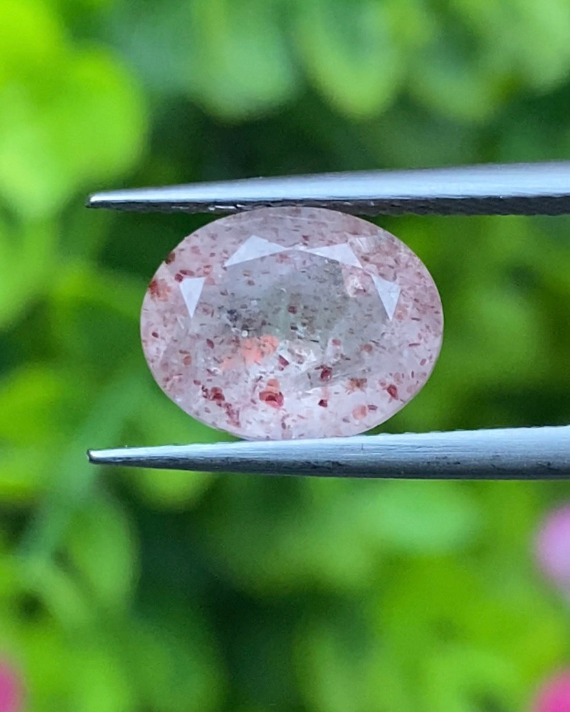 พลอย สตอเบอรี่ ควอตซ์ Strawberry Quartz 2.74 กะรัต (Cts.) พลอยแท้ อัญมณีมงคลประจําวันเกิด เครื่องประดับพลอย