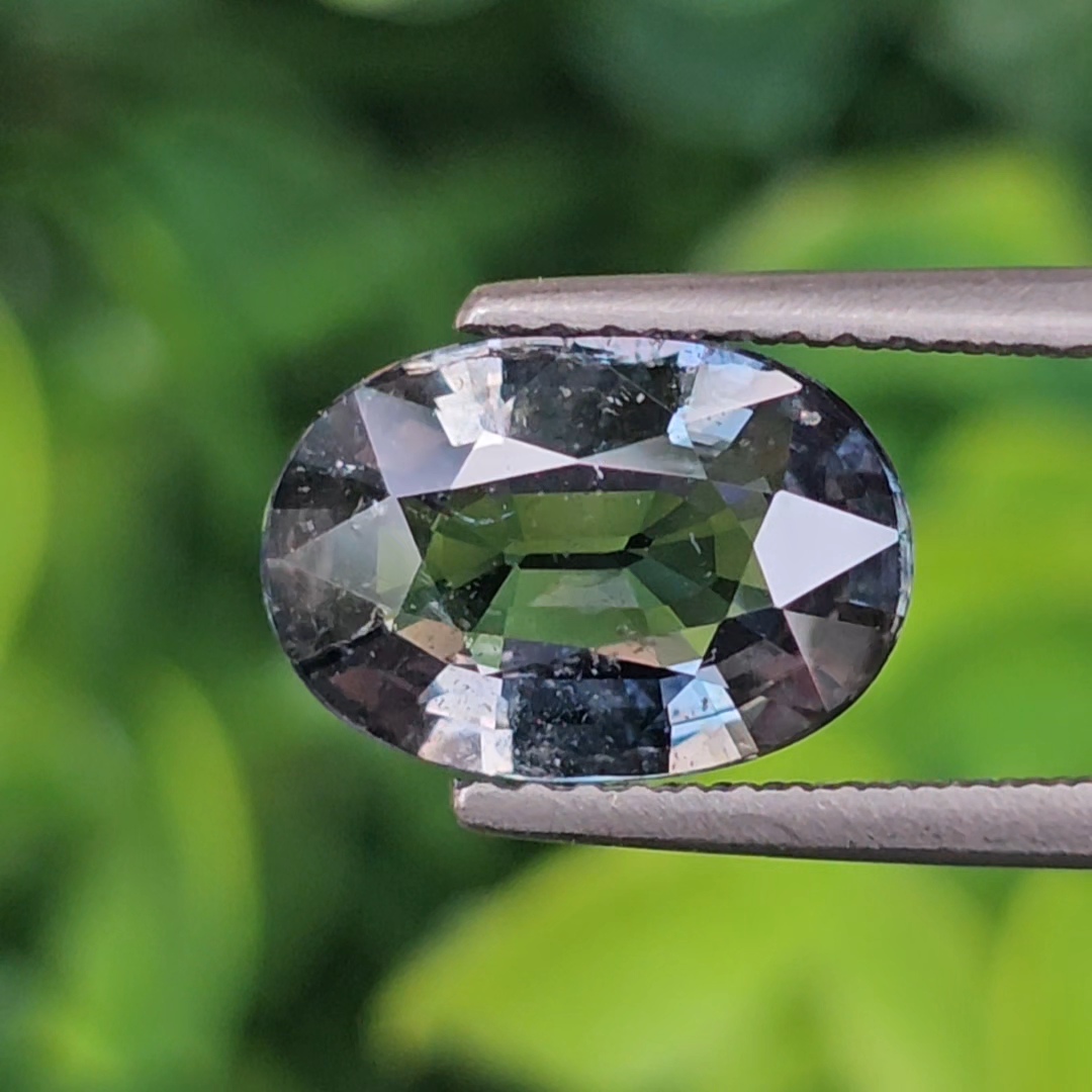 พลอย ไพลิน blue sapphire 2.79 กะรัต (Cts.) ดิบ unheated พลอยแท้ อัญมณีมงคลประจําวันเกิด เครื่องประดับพลอย