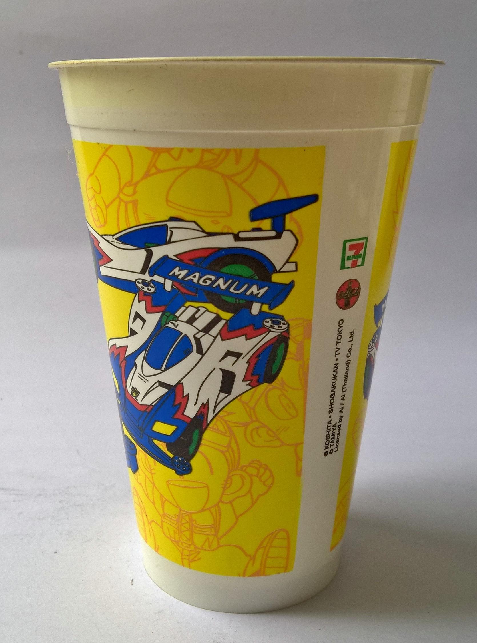 แก้วน้ำพลาสติกสีเหลือง งานเก่า พิมพ์ลายแมกนั่ม เล็ทส แอนด์ โก MAGNUM LET'S and GO นักซิ่งสายฟ้า ของสะสมจาก 7-11 ของเก่า โปรดตรวจสอบทุกภาพ
