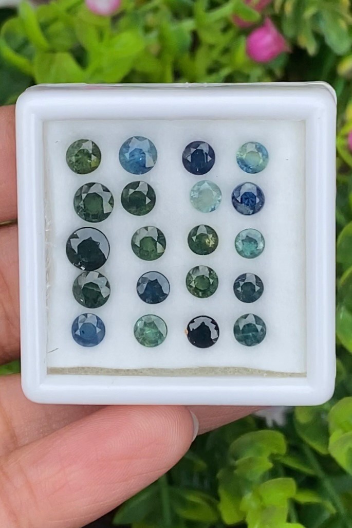 พลอย เขียวส่อง - ไพลิน (ฺBlue - Green Sapphire) 20 เม็ด (Pcs.) 9.52 กะรัต (Cts.) พลอยแท้ อัญมณีมงคลประจําวันเกิด เครื่องประดับพลอย