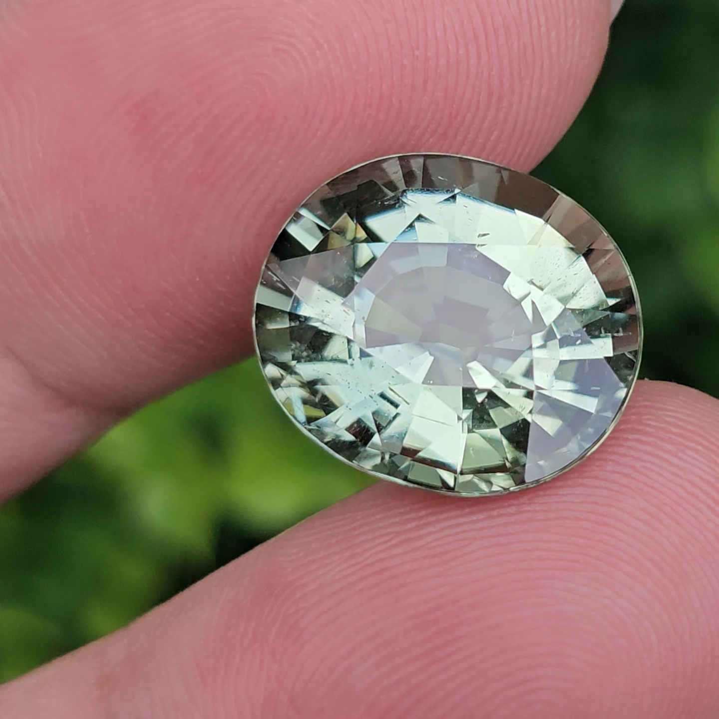 พลอย กรีน ทัวร์มารีน (Green Tourmaline) 11.72 กะรัต (Cts.) อัญมณีมงคลประจําวันเกิด เครื่องประดับพลอย