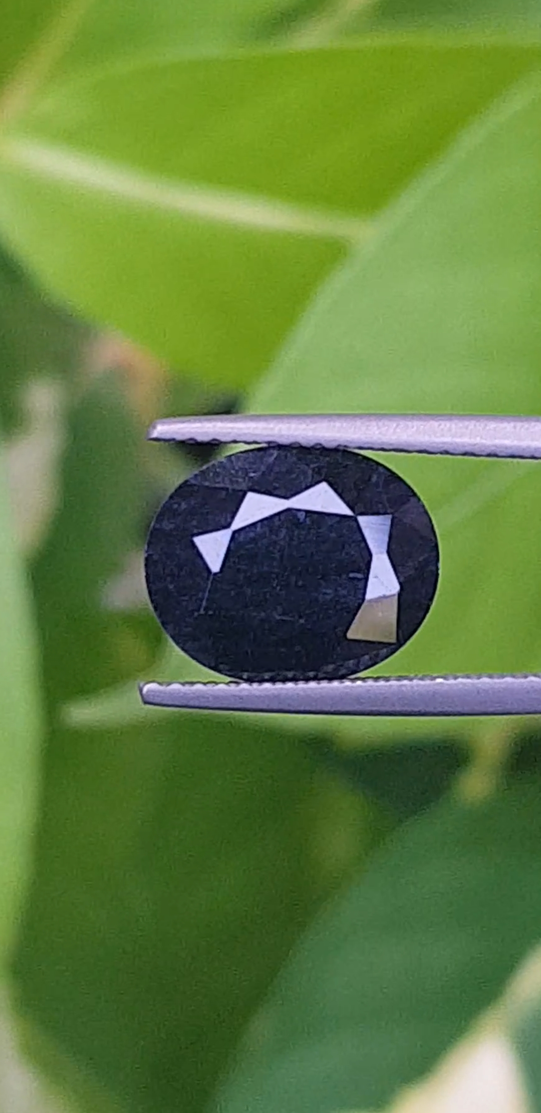 พลอย แซฟไฟร์ สีดำ Black Sapphire 4.55 กะรัต (cts.)